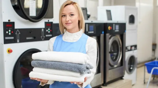 Dry Cleaning vs Self-Service Laundromat: Which Option Is Better in Miami?